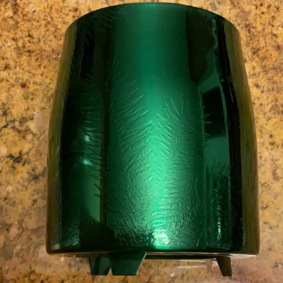 Thymes Frasier Fir candle NWOT - Picture 2 of 4